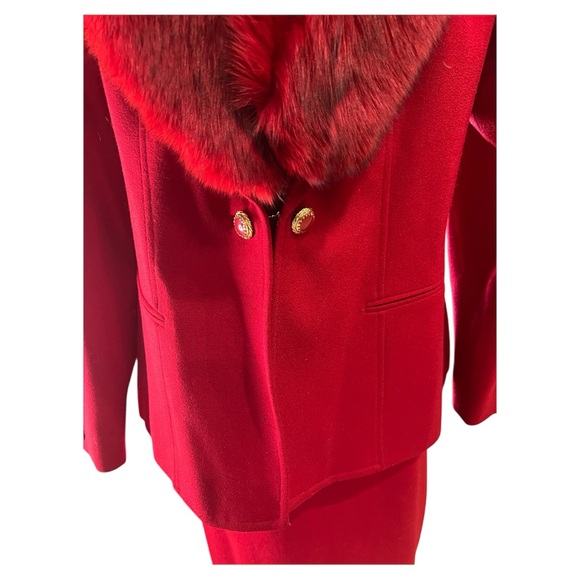 Elegant Red Wool Blazer and Skirt Set with Fox Fur Trim - Picture 3 of 7